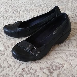Hush Puppies | Black round toe shoes